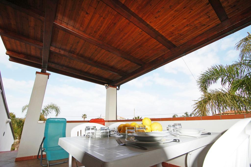 Villa Sole Mare Deluxe Campofelice Di Roccella Exterior foto